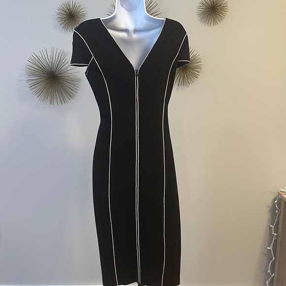 Elegant Black Dress - Picture 5 of 5